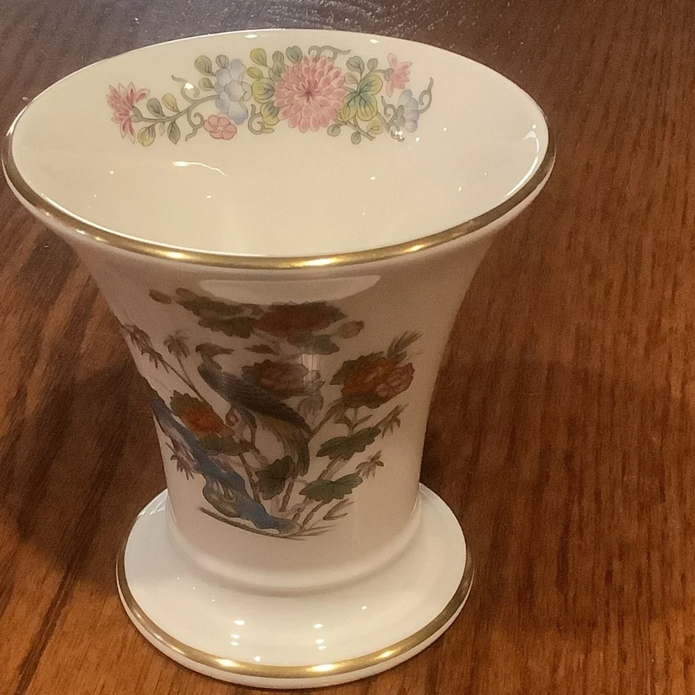 Wedgwood Kutani Crane English Bone China Small Vase